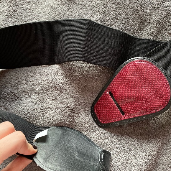 New red snakeskin belt - Picture 2 of 3